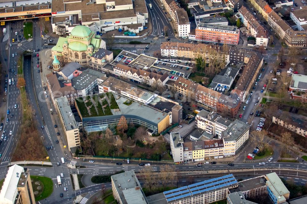 Essen from the bird's eye view: Leisure facility sports and bathing facilities Essen. Here the main bathroom on the Streeler street in Essen in North Rhine-Westphalia