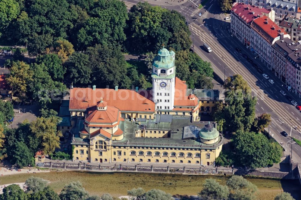 München from above - Leisure facility Muellersches Volksbad on the Isar in the district of Au-Haidhausen in Munich in the state Bavaria, Germany