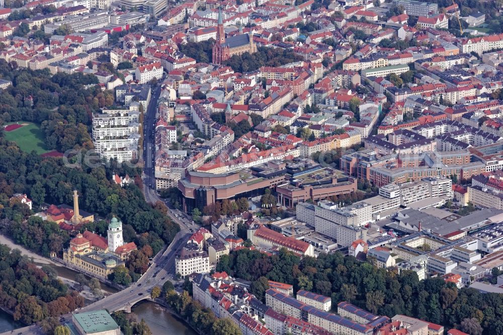 München from the bird's eye view: Leisure facility Muellersches Volksbad on the Isar in the district of Au-Haidhausen in Munich in the state Bavaria, Germany