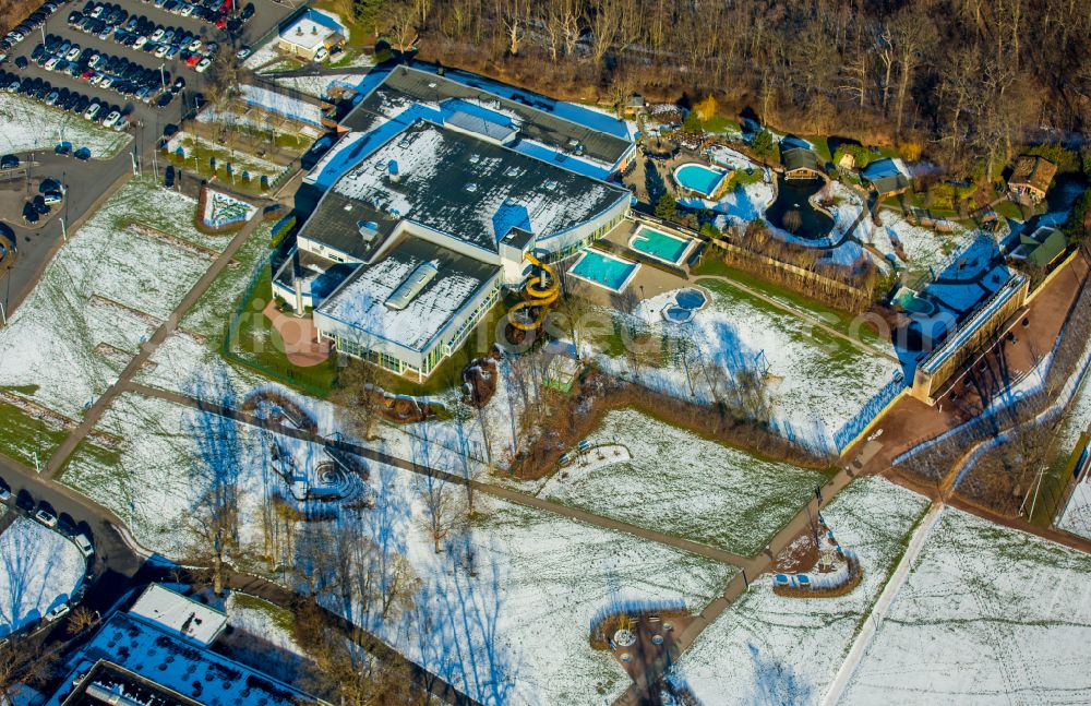 Arnsberg from the bird's eye view: Thermal bath and swimming pool at the outdoor pool of the leisure facility NASS - Freizeitbad Arnsberg with the sports center Grosse Wiese in Arnsberg in the Sauerland in the state North Rhine-Westphalia, Germany