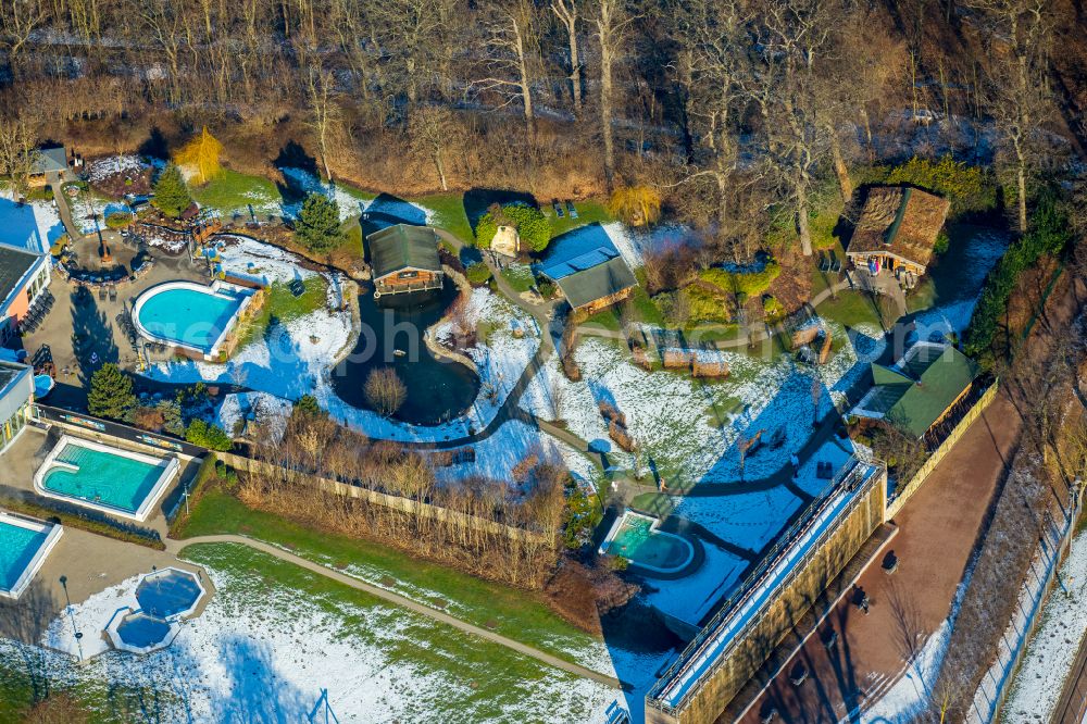 Aerial image Arnsberg - Thermal bath and swimming pool at the outdoor pool of the leisure facility NASS - Freizeitbad Arnsberg with the sports center Grosse Wiese in Arnsberg in the Sauerland in the state North Rhine-Westphalia, Germany