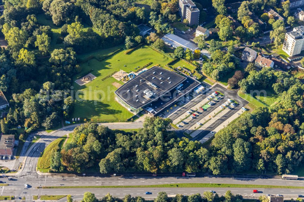 Aerial image Herne - Leisure facility Wananas Sport- and Freizeitbad in Herne at Ruhrgebiet in the state North Rhine-Westphalia, Germany