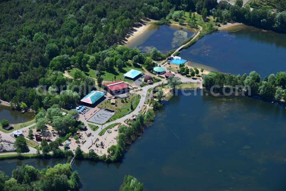 Aerial image Oranienburg - Fun Park Germendorf in Oranienburg in the state of Brandenburg. The park, zoo and playground with its pools and childrens facilities is located on the shores of the Waldseen lakes in the West of the Germendorf part of Oranienburg