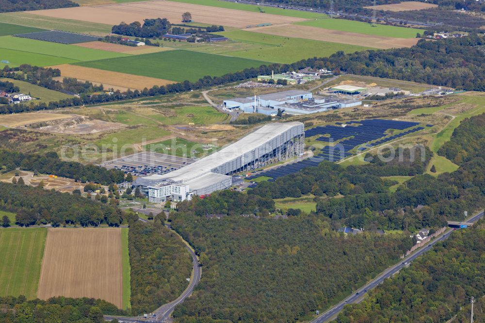 Neuss from above - Leisure park and amusement park the Alpenpark Neuss in Neuss on the street An der Skihalle 1 in the federal state of North Rhine-Westphalia, Germany