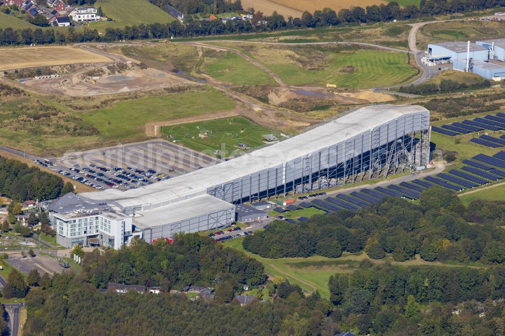 Aerial image Neuss - Leisure park and amusement park the Alpenpark Neuss in Neuss on the street An der Skihalle 1 in the federal state of North Rhine-Westphalia, Germany