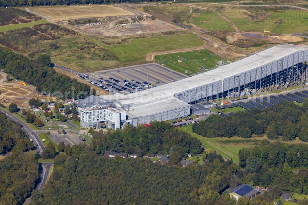 Aerial photograph Neuss - Leisure park and amusement park the Alpenpark Neuss in Neuss on the street An der Skihalle 1 in the federal state of North Rhine-Westphalia, Germany