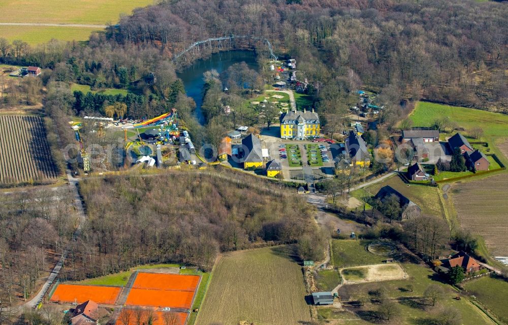 Aerial image Feldhausen - Fun Park Schloss Beck in Feldhausen in the state of North Rhine-Westphalia