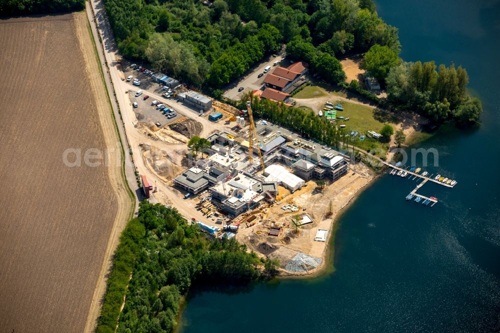 Aerial image Düsseldorf - Leisure center Hildener Windsurfing Club e.V. on Elbsee in Dusseldorf in North Rhine-Westphalia