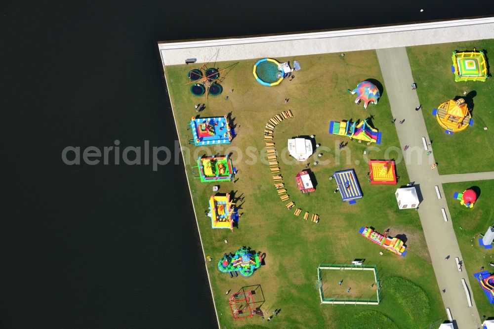 Aerial photograph Schwerin - Leisure Centre - Amusement Park a bouncy castle landscape on the shores of Lake in Schwerin in the state Mecklenburg - Western Pomerania