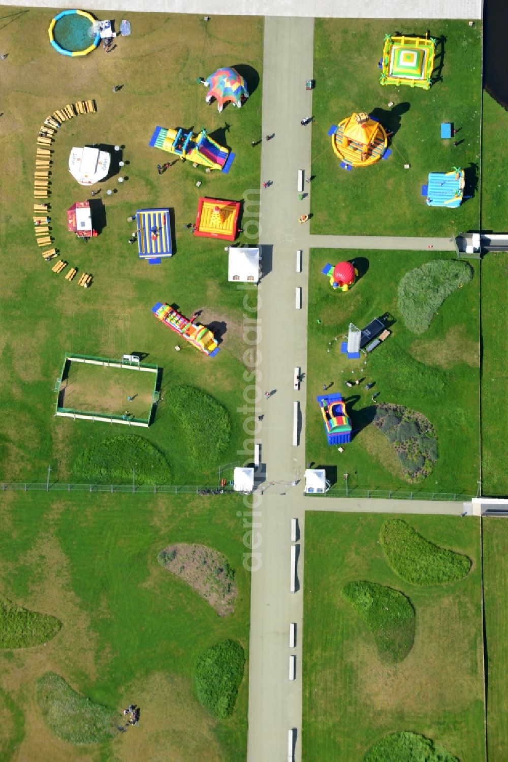 Schwerin from the bird's eye view: Leisure Centre - Amusement Park a bouncy castle landscape on the shores of Lake in Schwerin in the state Mecklenburg - Western Pomerania