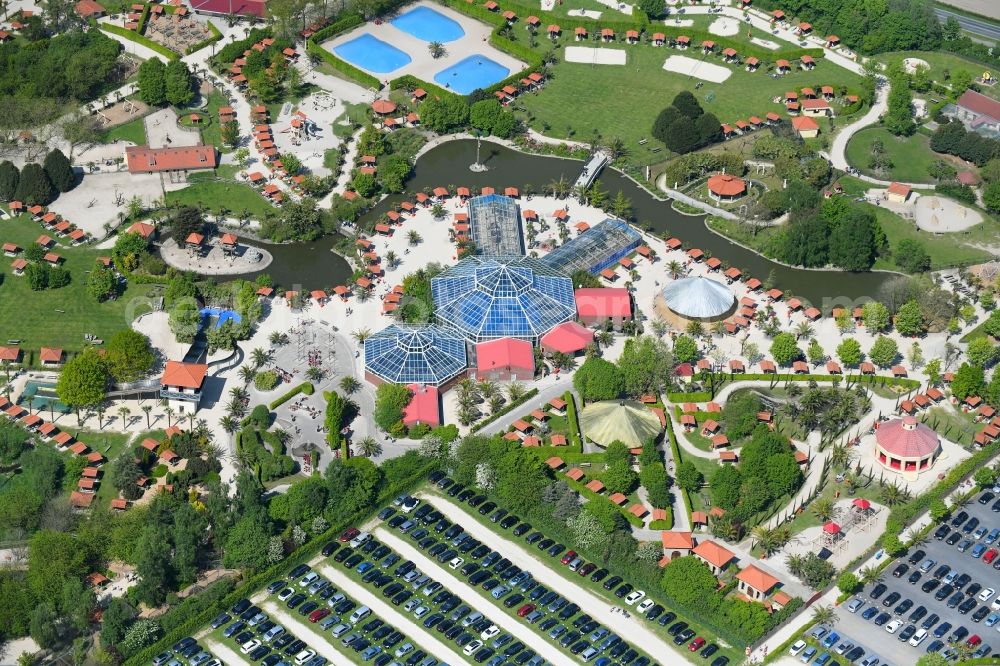 Aerial photograph Kevelaer - Leisure Centre - Amusement Park Irrland Die Bauernhof-Erlebnisoase Am Scheidweg in Kevelaer in the state North Rhine-Westphalia, Germany