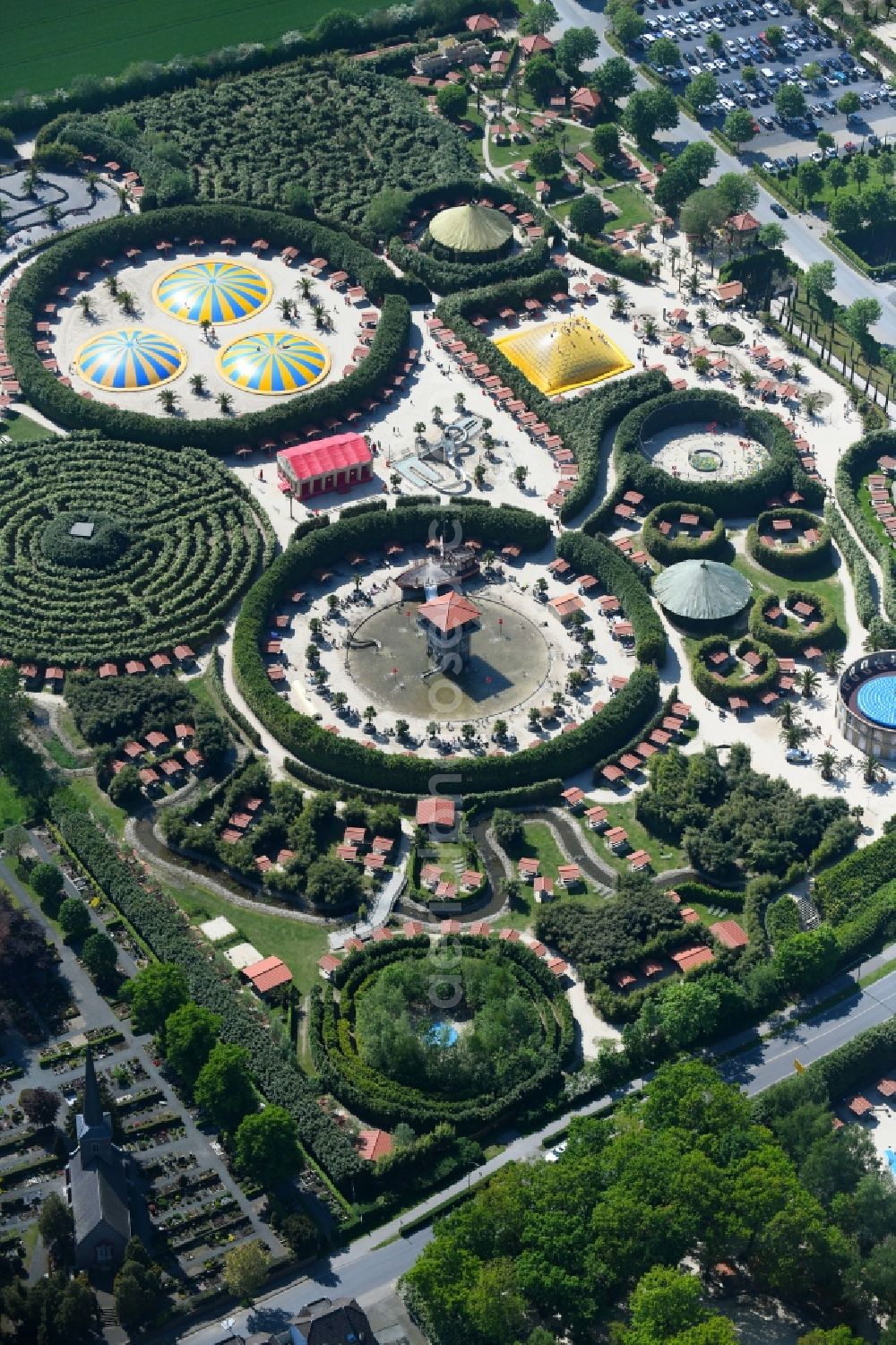 Aerial image Kevelaer - Leisure Centre - Amusement Park Irrland Die Bauernhof-Erlebnisoase Am Scheidweg in Kevelaer in the state North Rhine-Westphalia, Germany