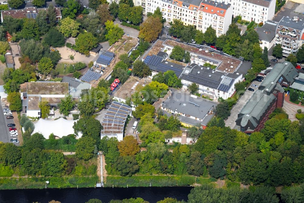 Aerial photograph Berlin - Leisure Centre - Amusement Park Kinderbauernhof NUSZ - ufaFabrik on Viktoriastrasse in the district Tempelhof in Berlin, Germany