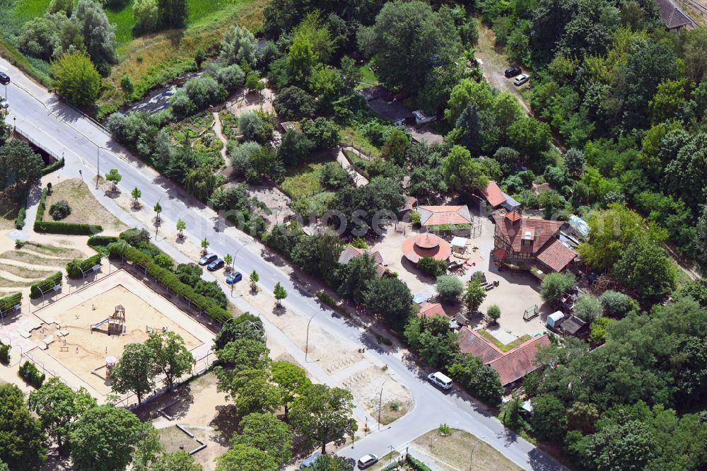 Berlin from the bird's eye view: Leisure Centre - Amusement Park Kinderbauernhof Pinke-Panke on street Am Buergerpark in the district Niederschoenhausen in Berlin, Germany