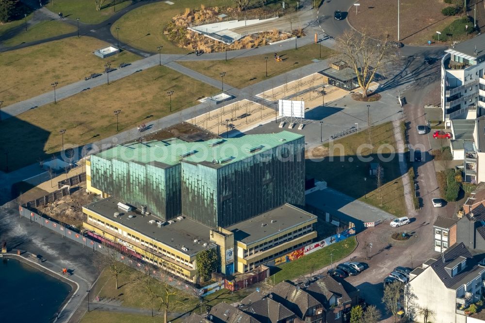 Aerial photograph Dinslaken - Building of the cinema - movie theater of Kathrin-Tuerks-Halle Am Platz D'Agen in Dinslaken in the state North Rhine-Westphalia, Germany