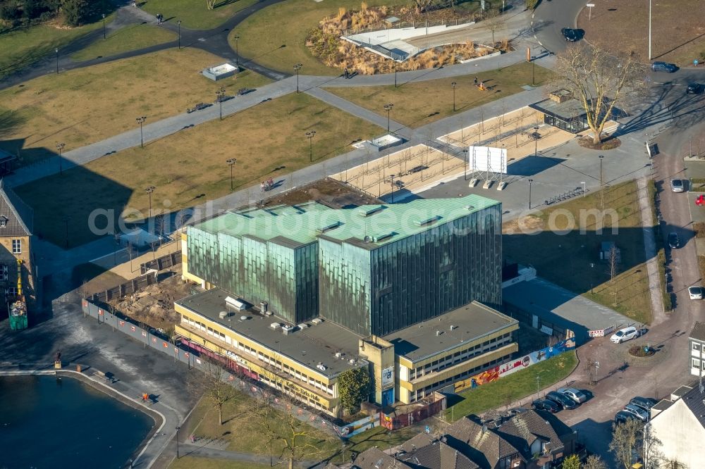 Dinslaken from above - Building of the cinema - movie theater of Kathrin-Tuerks-Halle Am Platz D'Agen in Dinslaken in the state North Rhine-Westphalia, Germany