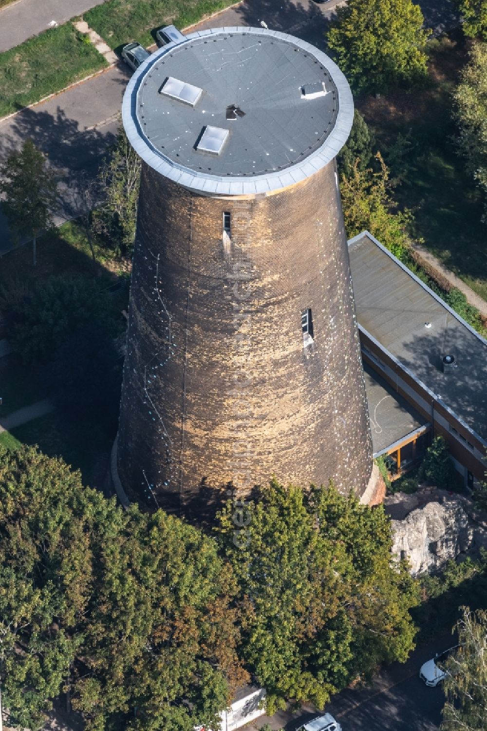 Leipzig from above - Leisure center - amusement park Kletterturm Mockau on Samuel-Lampel-Strasse in the district Mockau in Leipzig in the state Saxony, Germany