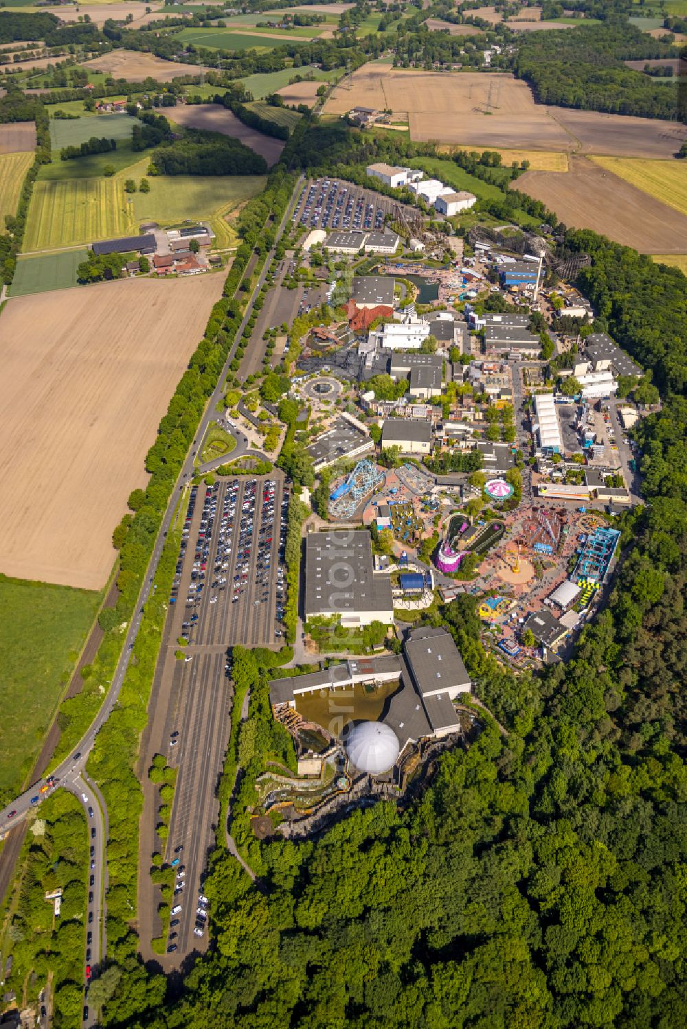 Bottrop from the bird's eye view: Leisure Centre - Amusement Park Movie Park Germany on Warner-Allee in Bottrop at Ruhrgebiet in the state North Rhine-Westphalia, Germany