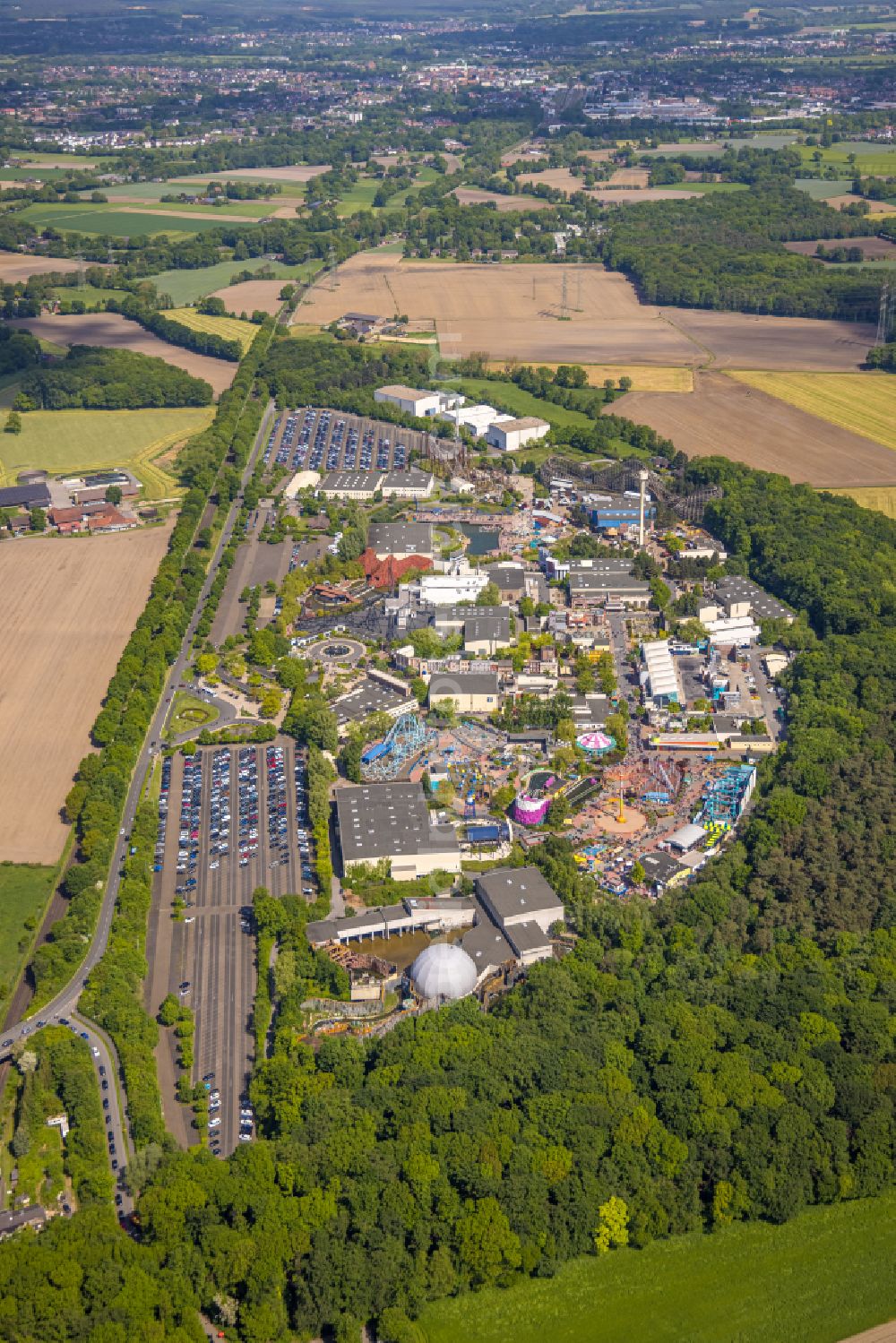 Aerial image Bottrop - Leisure Centre - Amusement Park Movie Park Germany on Warner-Allee in Bottrop at Ruhrgebiet in the state North Rhine-Westphalia, Germany