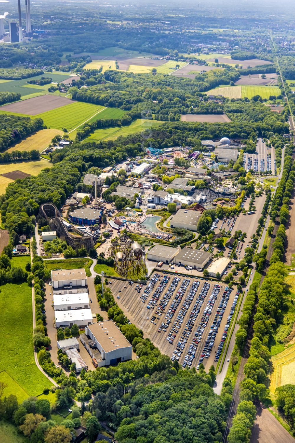 Aerial image Bottrop - Leisure Centre - Amusement Park Movie Park Germany on Warner-Allee in Bottrop at Ruhrgebiet in the state North Rhine-Westphalia, Germany