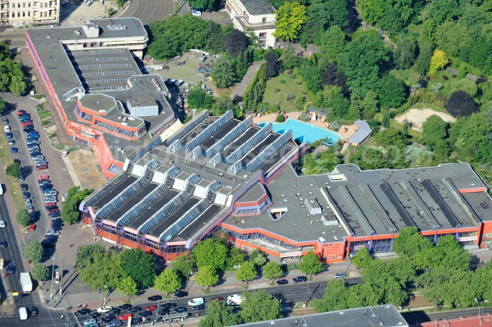 Berlin from the bird's eye view: Leisure Centre - Amusement Park SEZ Berlin on Landsberger Allee in the district Friedrichshain-Kreuzberg in Berlin, Germany