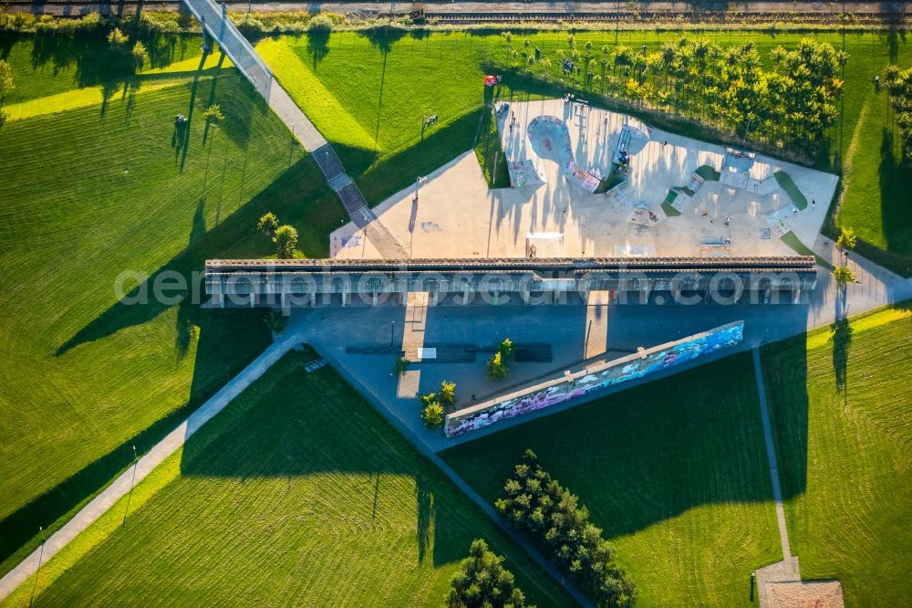 Aerial image Duisburg - Leisure Centre - Amusement skatepark of Rheinpark in Duisburg in the state North Rhine-Westphalia