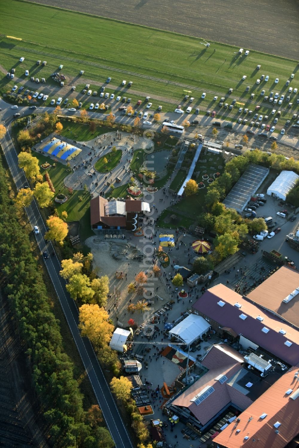 Aerial photograph Klaistow - Leisure Centre - Amusement Park Spargel- und Erlebnishof Klaistow Glindower Strasse in Klaistow in the state Brandenburg