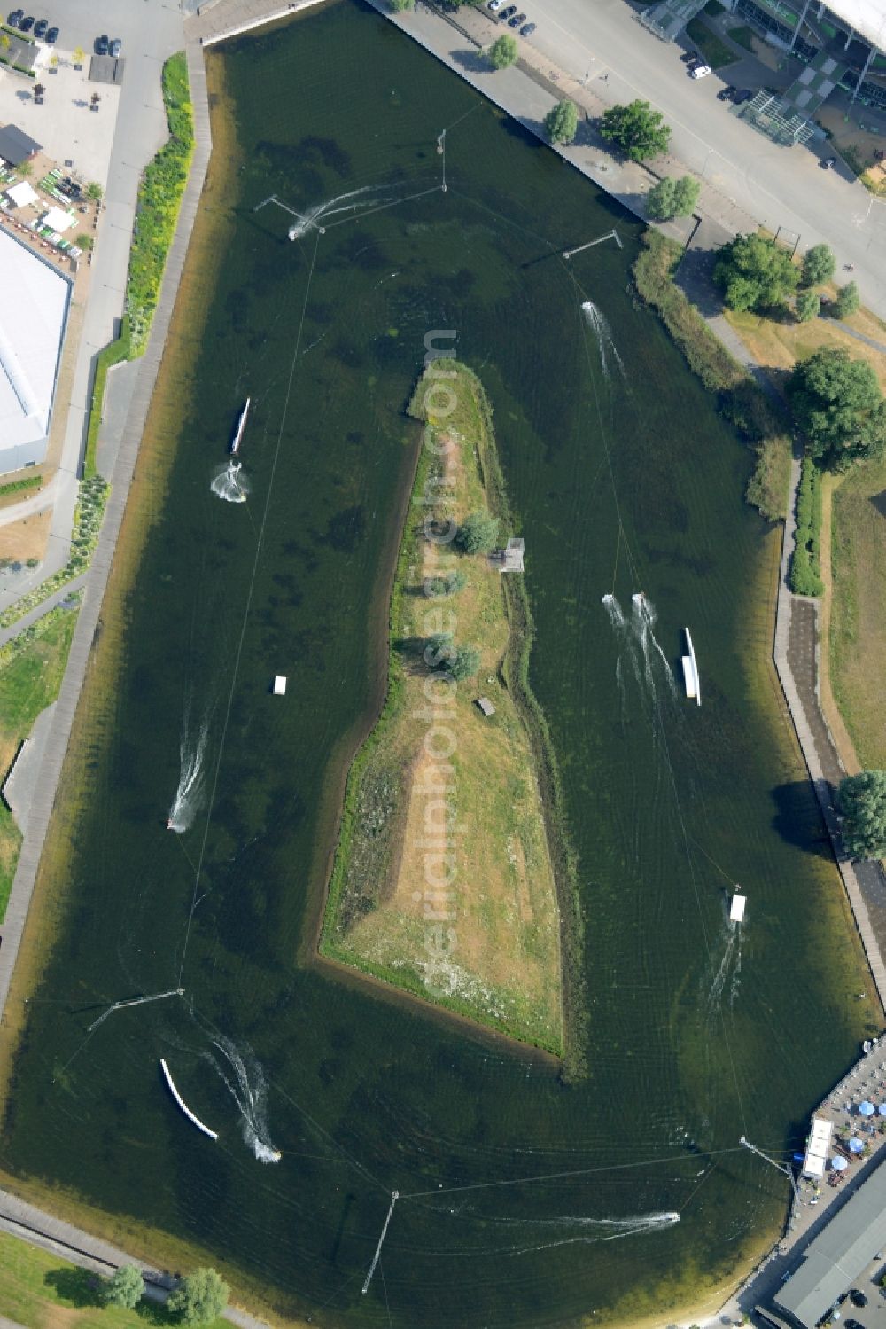 Aerial image Wolfsburg - Leisure center of water skiing - racetrack in Wolfsburg in the state Lower Saxony