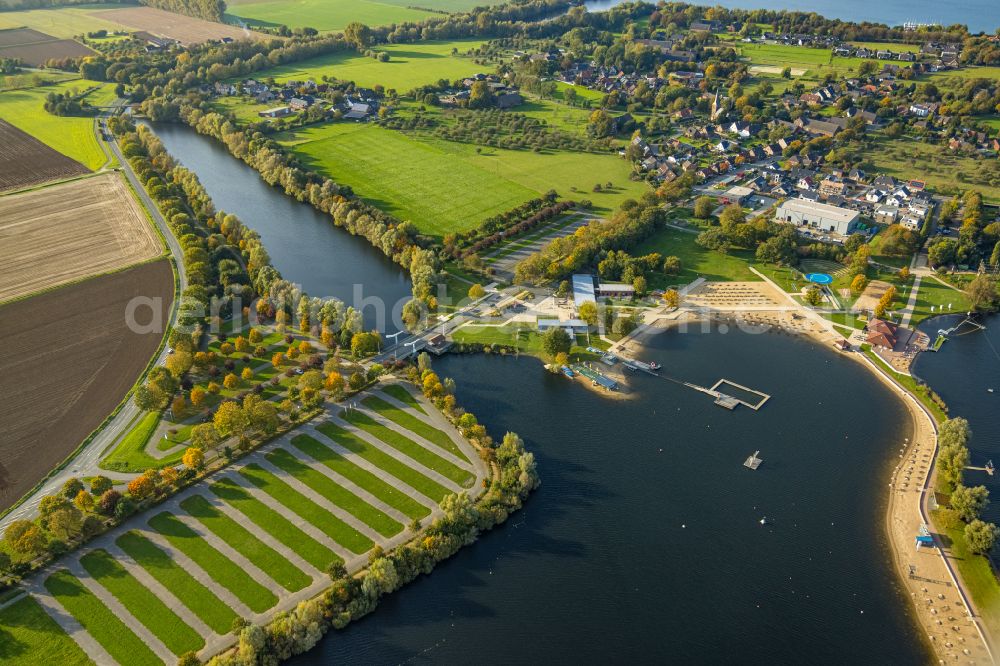 Aerial image Xanten - Leisure centre of the waterski race track Suedsee Wakepark - Waterski & Wakeboard in the Xantener Suedsee on the street Am Meerend in the district of Wardt in Xanten in the federal state of North Rhine-Westphalia, Germany