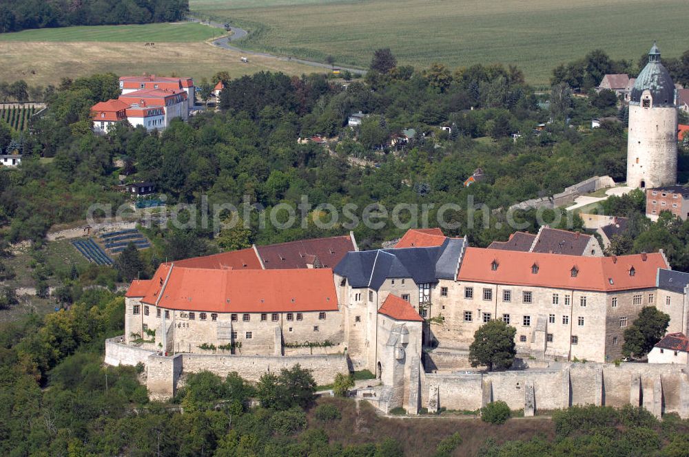 Aerial photograph Freyburg - Strasse der Romank: Einst die stärkste und nächst der Wartburg-Stiftung Eisenach wohl die bedeutendste Burg der Thüringer Landgrafen. Ein bedeutender Vertreter spätromanischer Rundtürme mit überkuppelten Hauptgeschoß, Kamin und Aborterkern ist der gut erhaltene Burgfried, der 'Dicke Wilhelm', welcher 1550 entstand.