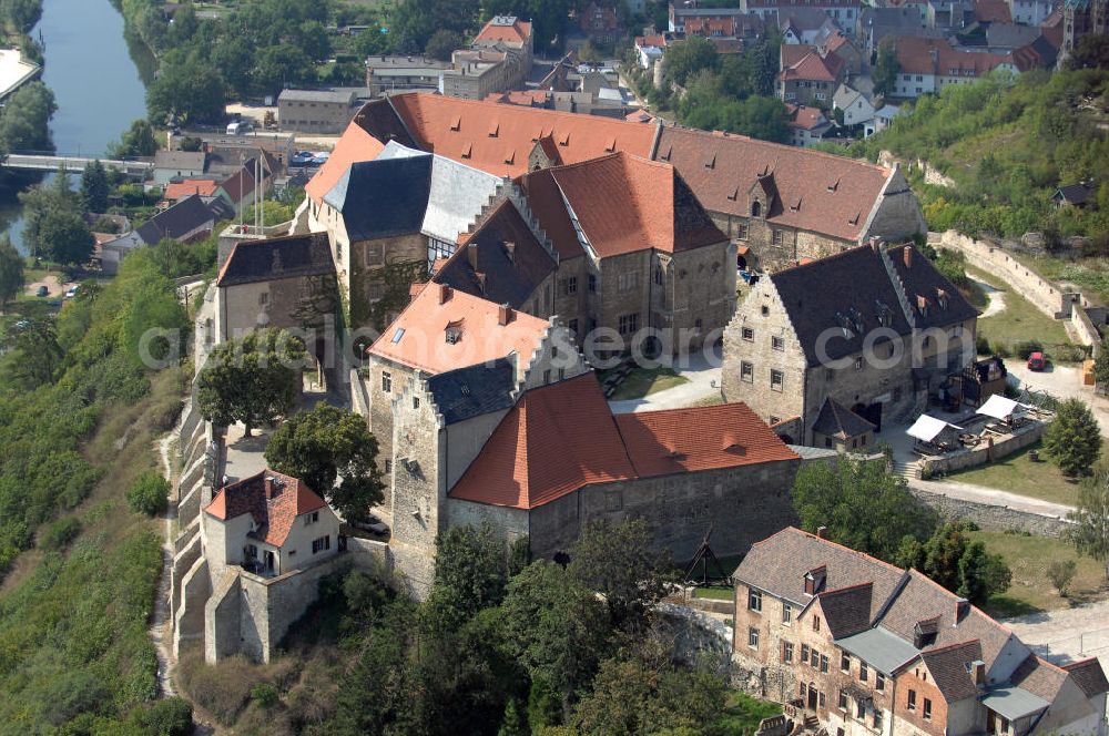 Freyburg from the bird's eye view: Strasse der Romank: Einst die stärkste und nächst der Wartburg-Stiftung Eisenach wohl die bedeutendste Burg der Thüringer Landgrafen. 1992 wurde die Kernburg nach über 20jähriger Schließung und vielen Restaurierungsarbeiten wieder der Öffentlichkeit zugänglich gemacht.