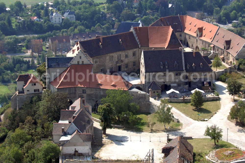 Freyburg from the bird's eye view: Strasse der Romank: Einst die stärkste und nächst der Wartburg-Stiftung Eisenach wohl die bedeutendste Burg der Thüringer Landgrafen. 1992 wurde die Kernburg nach über 20jähriger Schließung und vielen Restaurierungsarbeiten wieder der Öffentlichkeit zugänglich gemacht.