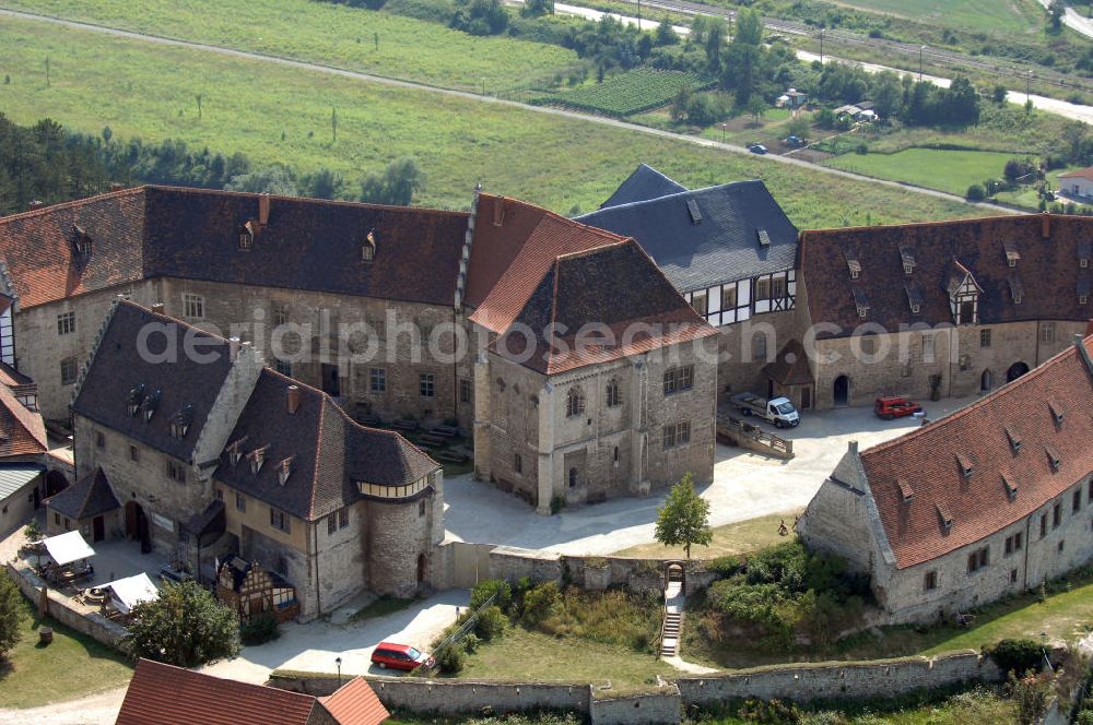 Aerial photograph Freyburg - Strasse der Romank: Einst die stärkste und nächst der Wartburg-Stiftung Eisenach wohl die bedeutendste Burg der Thüringer Landgrafen. 1992 wurde die Kernburg nach über 20jähriger Schließung und vielen Restaurierungsarbeiten wieder der Öffentlichkeit zugänglich gemacht.