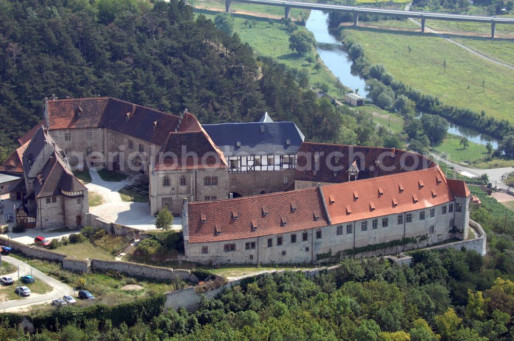 Freyburg from above - Strasse der Romank: Einst die stärkste und nächst der Wartburg-Stiftung Eisenach wohl die bedeutendste Burg der Thüringer Landgrafen. 1992 wurde die Kernburg nach über 20jähriger Schließung und vielen Restaurierungsarbeiten wieder der Öffentlichkeit zugänglich gemacht.