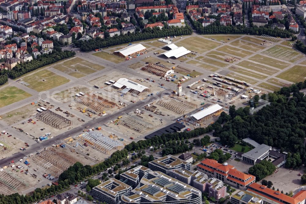 Aerial photograph München - Early construction work of the tents at the fairgrounds of the Oktoberfest beer festival at the Theresienwiese in Munich in Bavaria