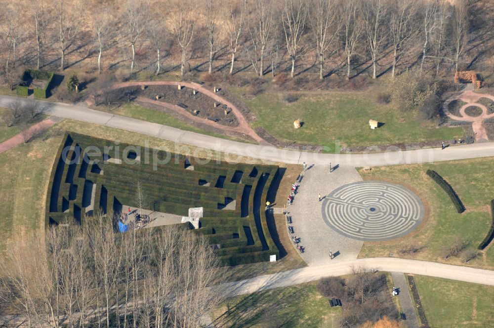 Aerial image Berlin - Frühjahrsstimmung im Labyrinth der Mitte im Erholungspark Marzahn. Spring mood in the middle of the labyrinth in the Marzahn Recreational Park.