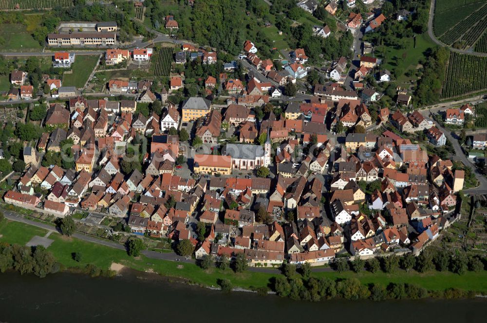 Aerial image Berlin - Blick über Frickenhausen am Main. Frickenhausen am Main ist ein Markt im unterfränkischen Landkreis Würzburg und Mitglied der Verwaltungsgemeinschaft Eibelstadt. Der Markt ist ein historischer Weinort. Kontakt: Bürgermeisteramt Frickenhausen, Mittlere Strasse 18, 72636 Frickenhausen, Tel. +49 (0)7022 943 42 0, Fax +49 (0)7022 9 43 42 77, e-mail: gemeinde@frickenhausen.kdrs.de