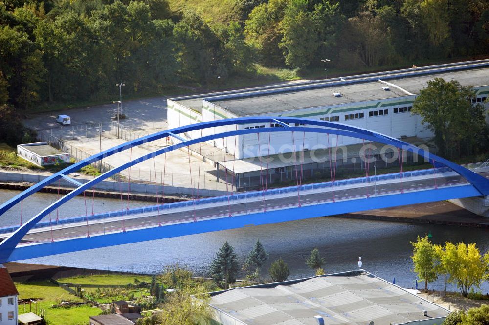 Aerial image Genthin - Blick auf die Friedensbrücke / Brücke des Friedens B16 über den Elbe-Havel-Kanal in Sachsen-Anhalt. Ein Projekt des WSV, Wasser- und Schifffahrtsverwaltung des Bundes. Bridge over the Elbe-Havel-Canal in Saxony-Anhalt.