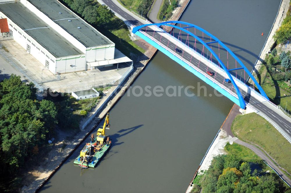 Aerial photograph Genthin - Blick auf die Friedensbrücke / Brücke des Friedens B16 über den Elbe-Havel-Kanal in Sachsen-Anhalt. Ein Projekt des WSV, Wasser- und Schifffahrtsverwaltung des Bundes. Bridge over the Elbe-Havel-Canal in Saxony-Anhalt.