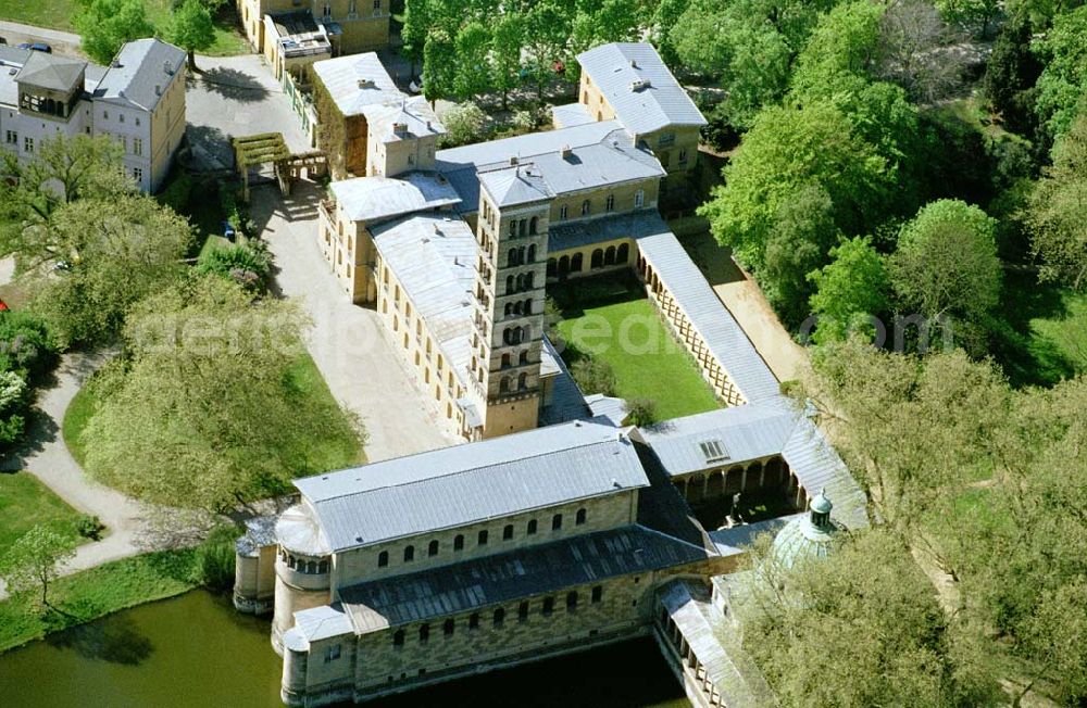 Potsdam / Brandenburg from above - Friedenskirche am Fuße des Schloß Sanssouci. Datum: 05.05.03