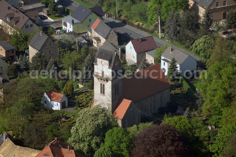 Aerial image Böhlen - Alte Dorfkirche mit Friedhof in 04668 Böhlen bei Grimma.