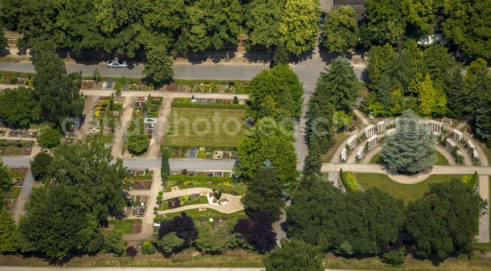 Aerial image Lippstadt - Cemetery columbarium with stealing and urn in a semicircle in Lippstadt in the Soest Boerde in the state of North Rhine-Westphalia