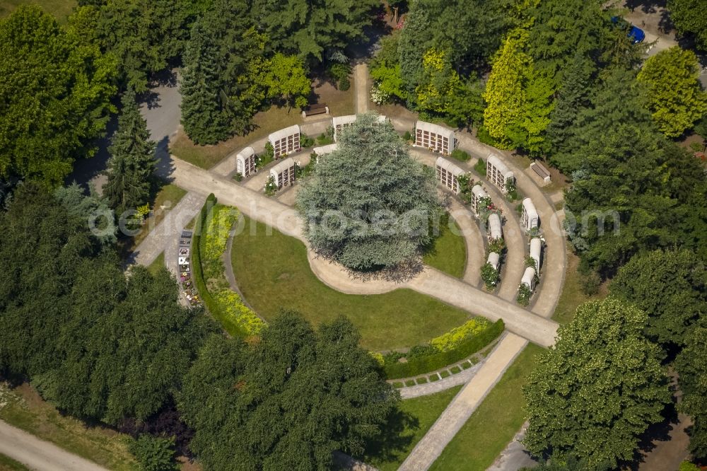 Aerial photograph Lippstadt - Cemetery columbarium with stealing and urn in a semicircle in Lippstadt in the Soest Boerde in the state of North Rhine-Westphalia