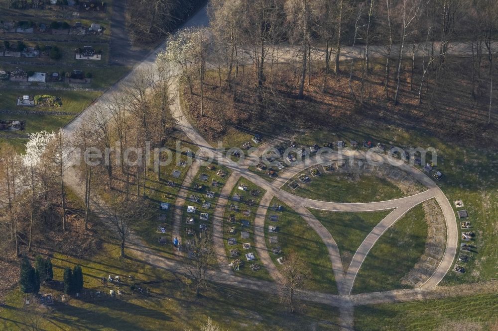 Aerial photograph Menden - At the cemetery Limberg with urn graves and funeral hall in Menden in the state of North Rhine-Westphalia