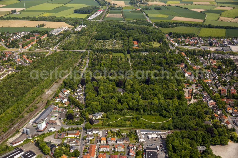 Aerial image Soest - View of the cemetery of Soest and the adjacent military cemetery in the Soester Boerde in Soest in the state North Rhine-Westphalia