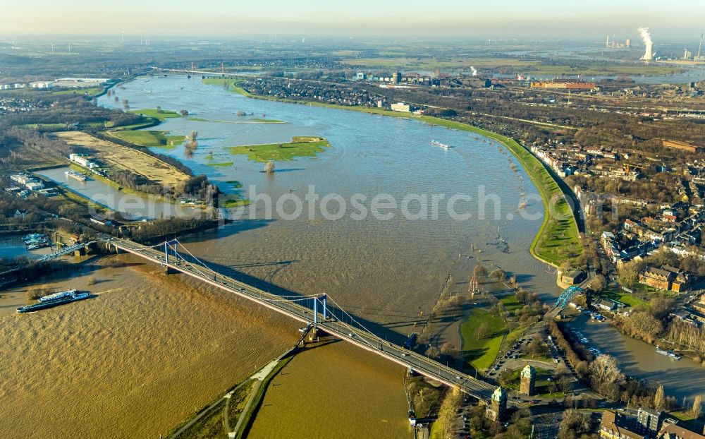 Aerial photograph Duisburg - View of the Friedrich Ebert bridge on rhine river in Duisburg in the state North Rhine-Westphalia