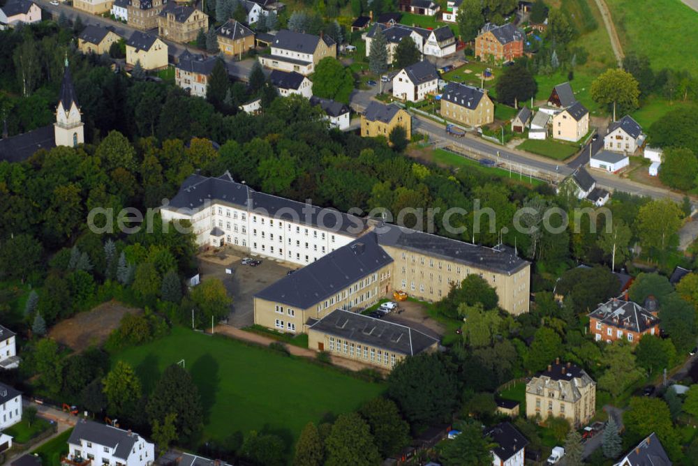 Bad Schlema from the bird's eye view: Blick auf die Friedrich-Schiller-Grundschule am Schulberg 18 in 08301 Bad Schlema.Tel: 03772 / 22637, E-Mail: schillerschule.schlema@t-online.de