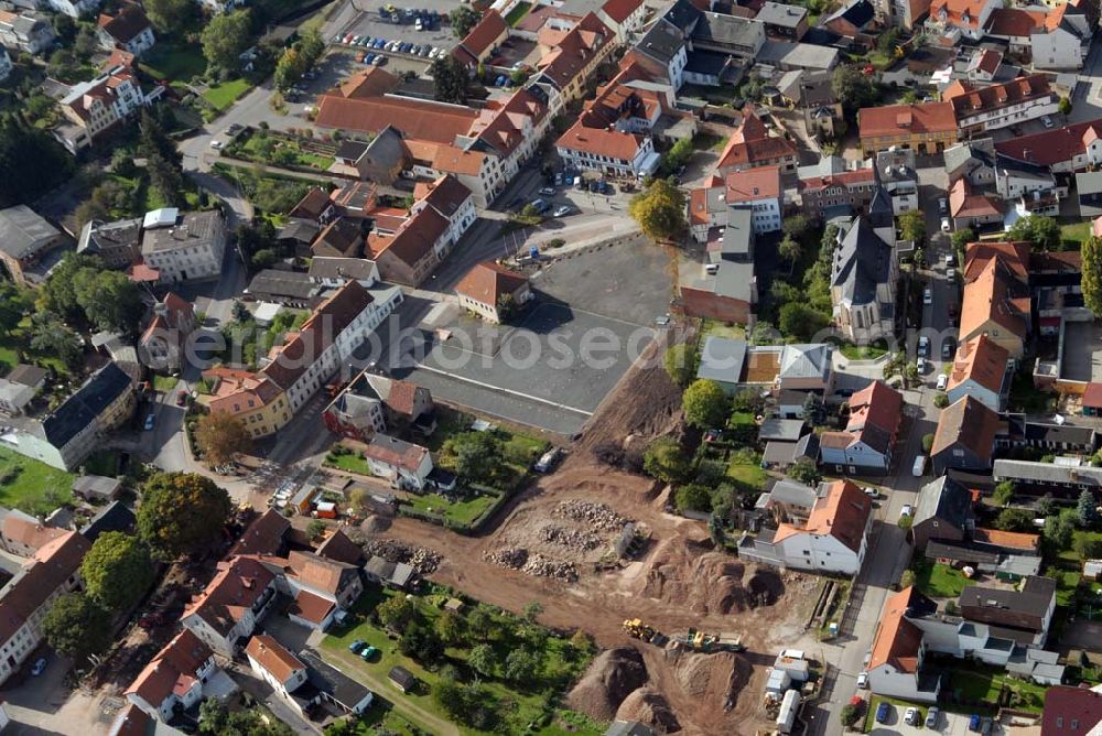 Friedrichroda from the bird's eye view: Blick auf den alten Rathausplatz in der Kleinstadt Friedrichroda. Sie ist ein staatlich anerkannter Luftkurort und liegt im Nordwesten des Thüringer Waldes.