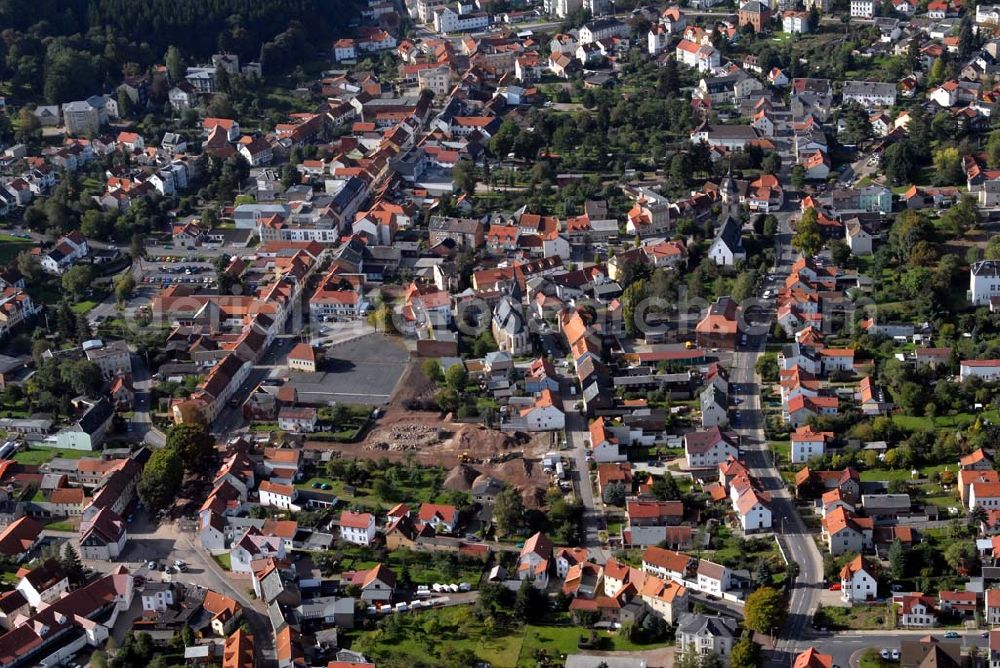 Friedrichroda from the bird's eye view: Blick auf den alten Rathausplatz in der Kleinstadt Friedrichroda. Sie ist ein staatlich anerkannter Luftkurort und liegt im Nordwesten des Thüringer Waldes.