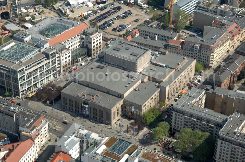 Berlin from the bird's eye view: Berlin 28.04.210 Blick auf den Friedrichstadtpalast, ein Revuetheater in Berlin-Mitte. View of the Friedrichstadtpalast, a revue theatre in the district Mitte.